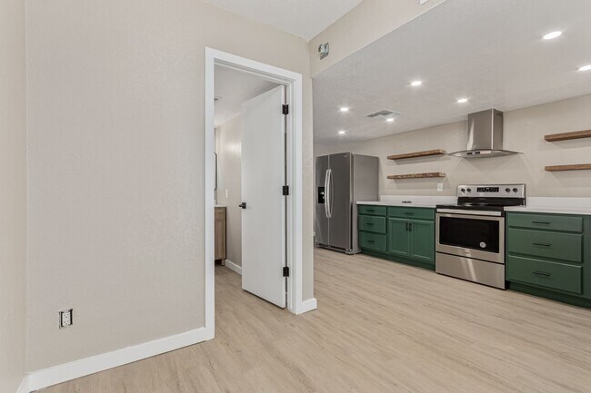 736 S Farmer Ave Tempe, AZ 85281 photo 5
