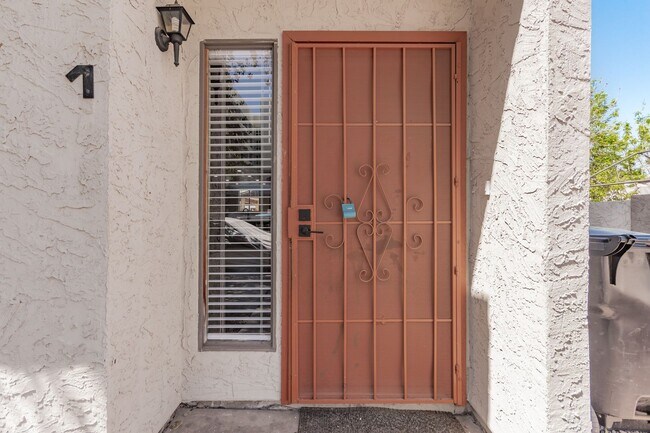 736 S Farmer Ave Tempe, AZ 85281 photo 3