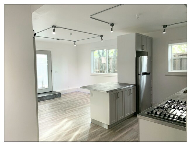 592 Silva Ave Santa Rosa, CA 95404 photo 3