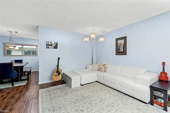 2640 Worden St San Diego, CA 92110 photo 5