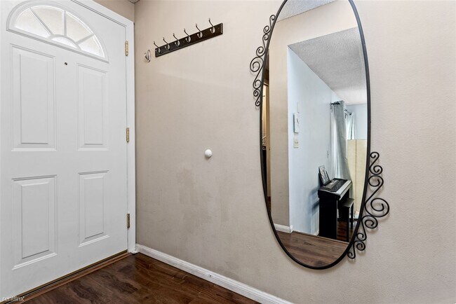 2640 Worden St San Diego, CA 92110 photo 4