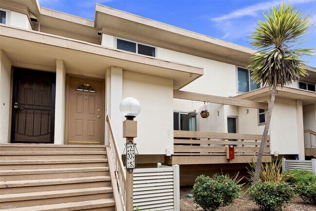 2640 Worden St San Diego, CA 92110 photo 2