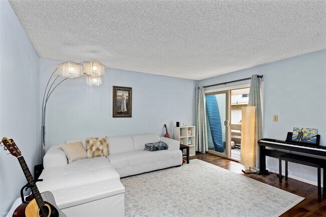2640 Worden St San Diego, CA 92110 photo 3