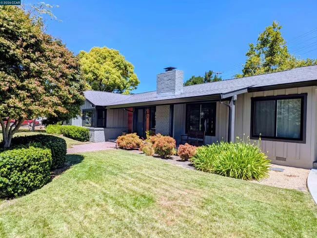 2 Estabueno Dr Orinda, CA 94563 photo 3