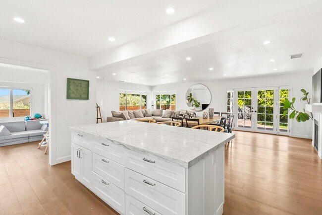 2691 Palomino Cir San Diego, CA 92037 photo 2
