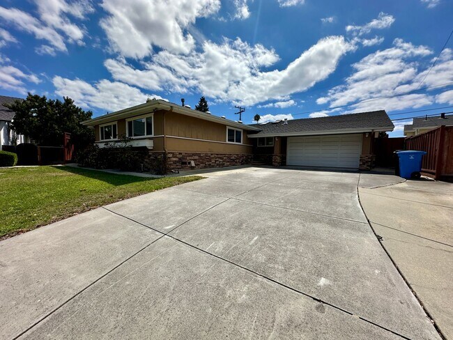 Beautifully Updated 4-bedroom Home In Santa Clara photo 2