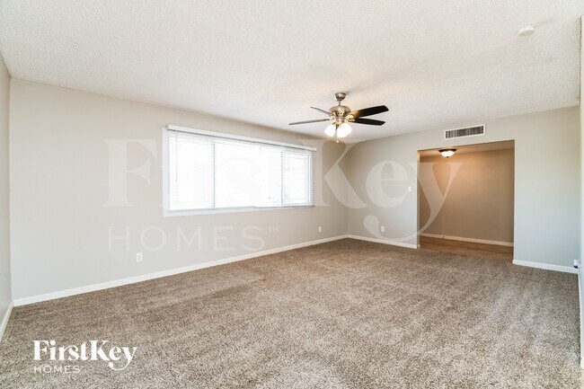 3238 S Evergreen Rd Tempe, AZ 85282 photo 2