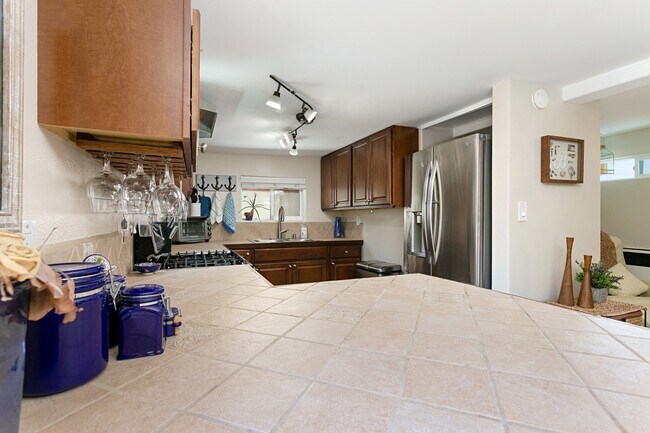 1923 Rowan St San Diego, CA 92105 photo 5