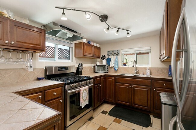 1923 Rowan St San Diego, CA 92105