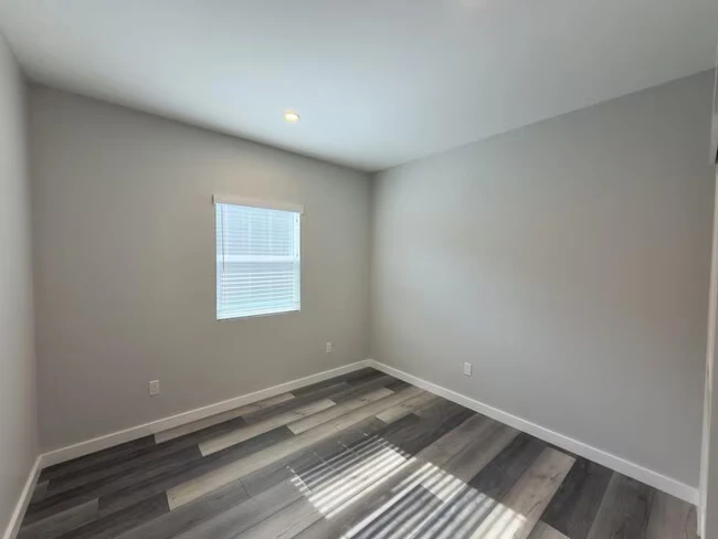 4965 Imperial Ave San Diego, CA 92113 photo 2