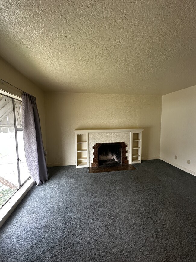 8106 Holly St Oakland, CA 94621