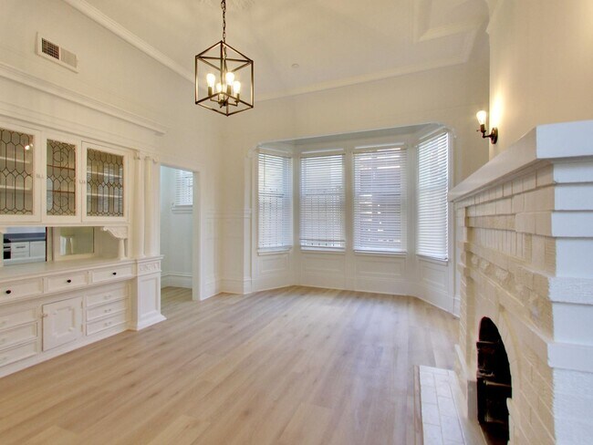 1086 Fulton St San Francisco, CA 94117 photo 2