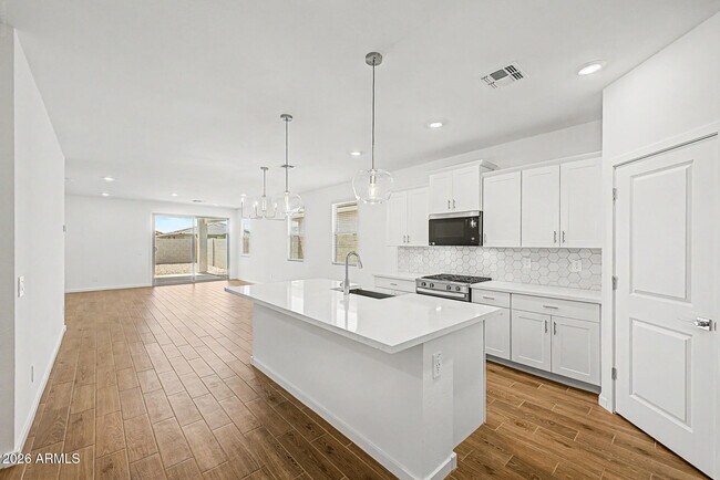 15803 W Cottontail Ln photo 3