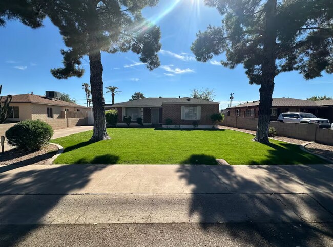 1943 W Mulberry Dr Phoenix, AZ 85015 photo 2
