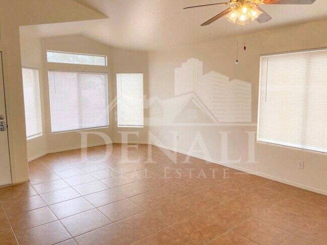 19636 N Coyote Lakes Pkwy Surprise, AZ 85378 photo 4