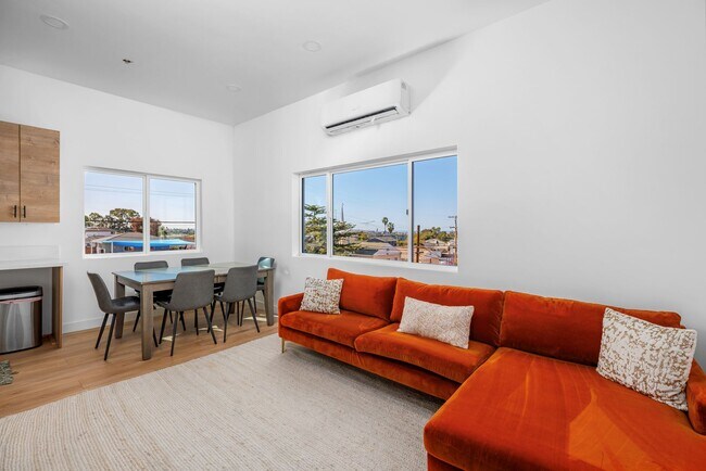 2110 Drescher St San Diego, CA 92111 photo 3