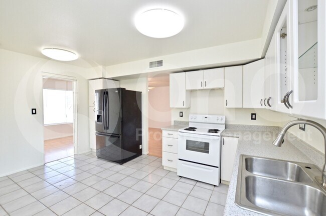 4265 E Vineyard Rd Phoenix, AZ 85042 photo 3
