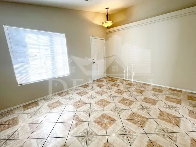 8930 W Catalina Dr Phoenix, AZ 85037 photo 4