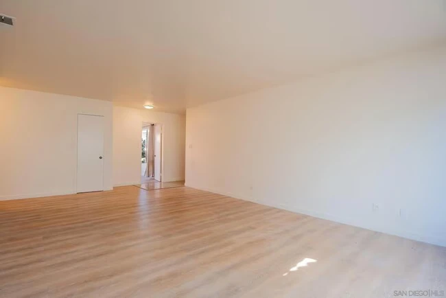 1823 Sparks Ct San Diego, CA 92110 photo 3
