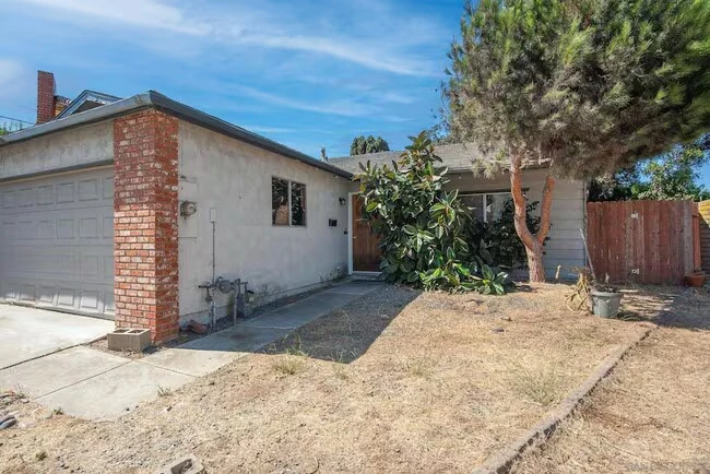 1823 Sparks Ct San Diego, CA 92110 photo 2