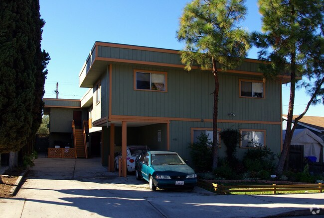 4486 N 39th St San Diego, CA 92116 photo 2