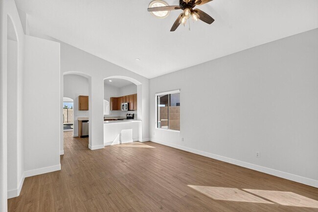 20415 N 37th Ave Glendale, AZ 85308 photo 4