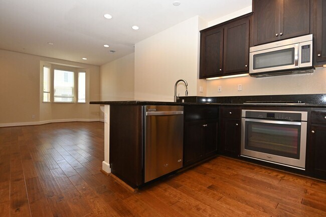 6543 Tralee Village Dr Dublin, CA 94568 photo 4
