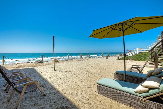 2751 Ocean St Carlsbad, CA 92008 photo 2