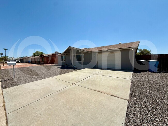 4039 E Friess Dr Phoenix, AZ 85032 photo 2