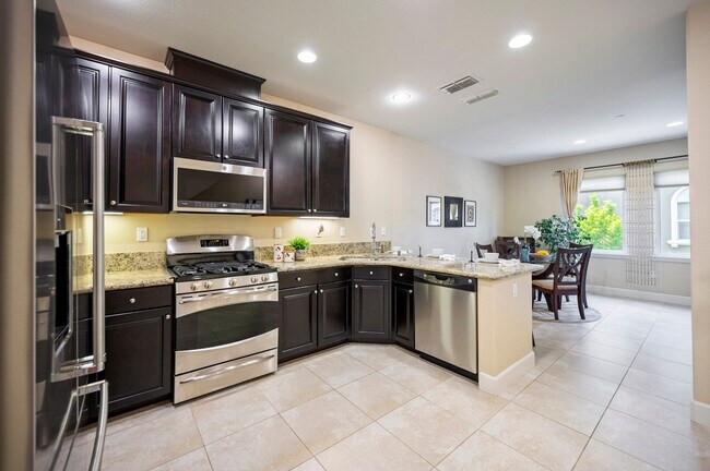 265 Esfahan Ct San Jose, CA 95111 photo 3