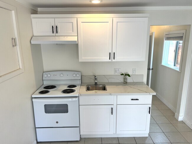4530 Del Mar Ave San Diego, CA 92107 photo 3