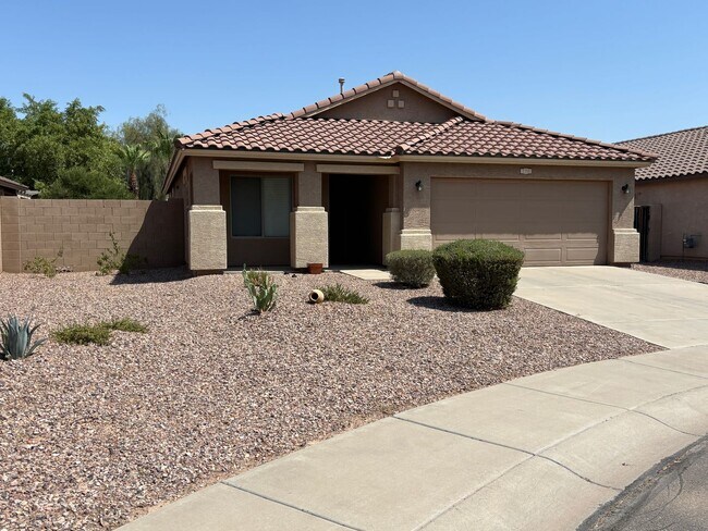 776 W Fairlane Ct photo 2