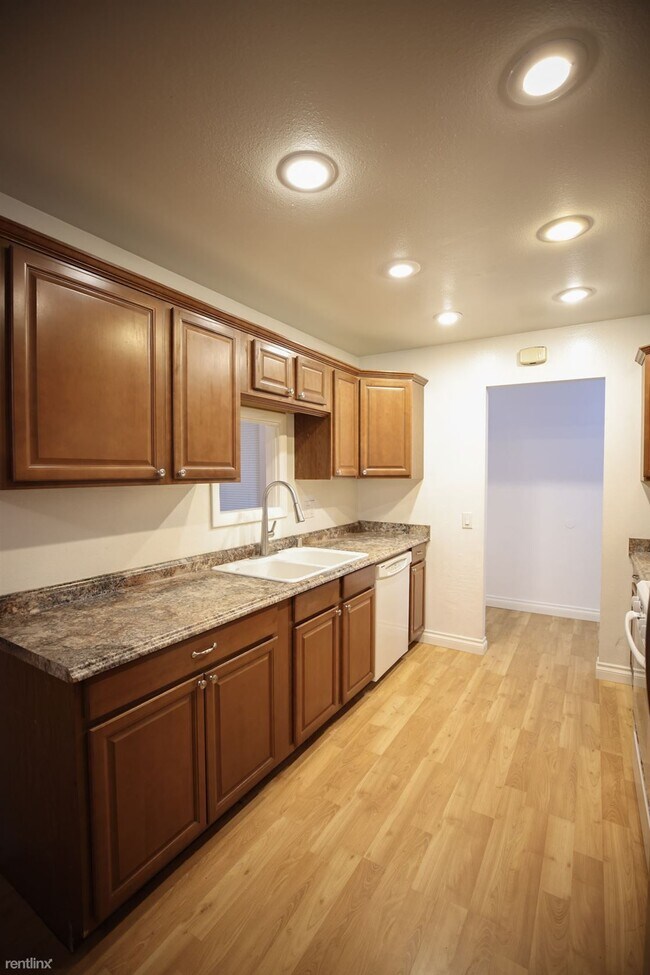 993 Mills St Escondido, CA 92027 photo 5