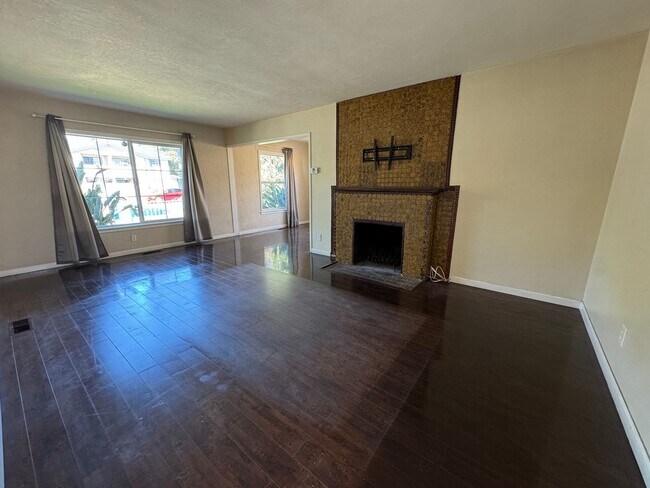 564 E St Chula Vista, CA 91910 photo 4