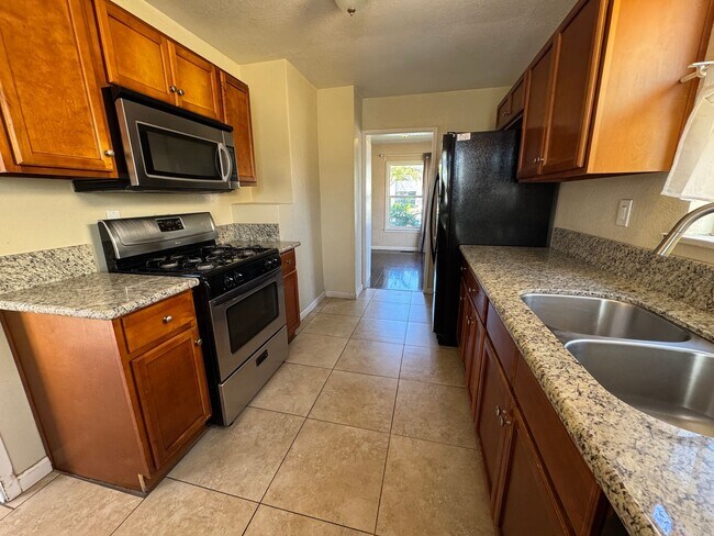 564 E St Chula Vista, CA 91910 photo 5