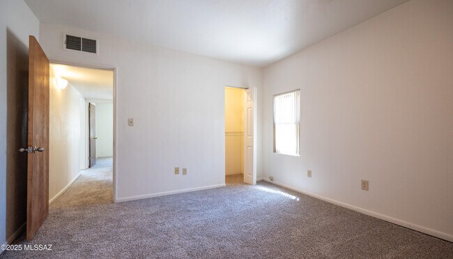 1560 N John Adams St Oracle, AZ 85623 photo 2
