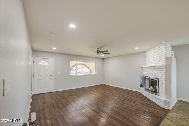 5651 W Monte Vista Rd Phoenix, AZ 85035 photo 5