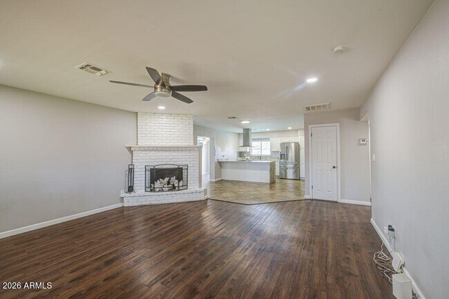 5651 W Monte Vista Rd Phoenix, AZ 85035 photo 4