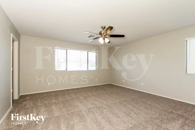6724 S 49th Dr Phoenix, AZ 85339 photo 4