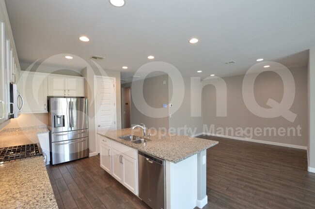 716 W Anderson Dr Phoenix, AZ 85023 photo 3