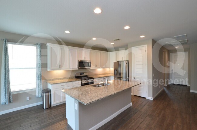 716 W Anderson Dr Phoenix, AZ 85023 photo 2