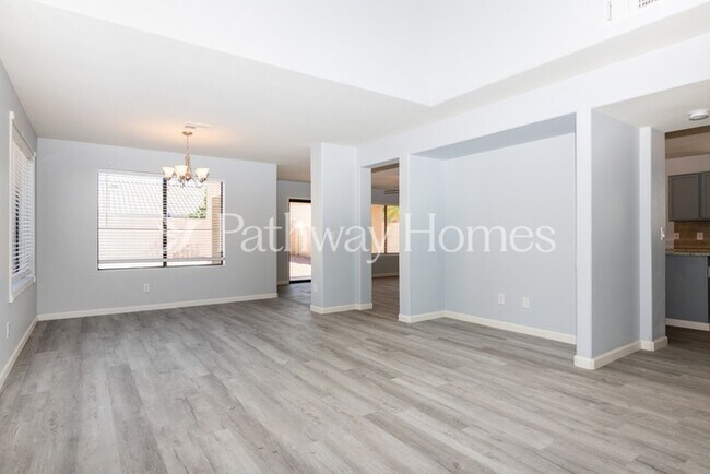 3804 W Tonopah Dr Glendale, AZ 85308 photo 4