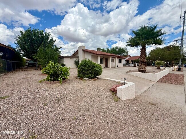 314 W Mohave St photo 2
