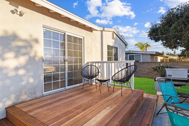 3460 Armstrong St San Diego, CA 92111 photo 2