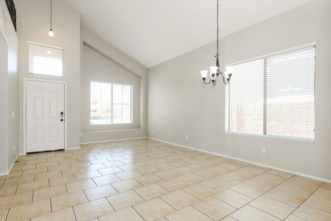 8216 W Globe Ave Phoenix, AZ 85043 photo 5
