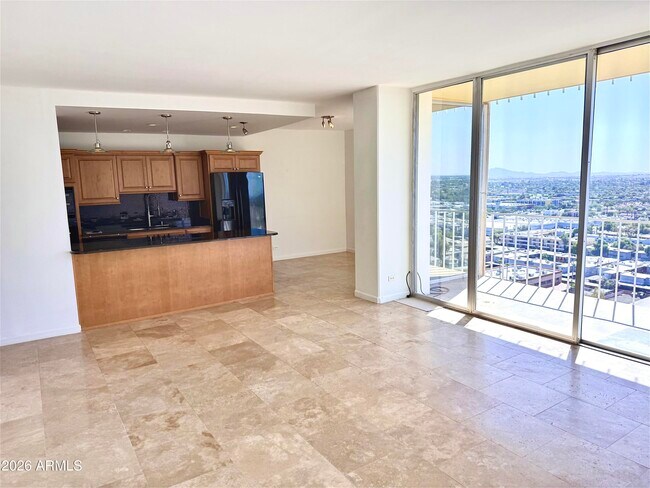 207 W Clarendon Ave Phoenix, AZ 85013 photo 4
