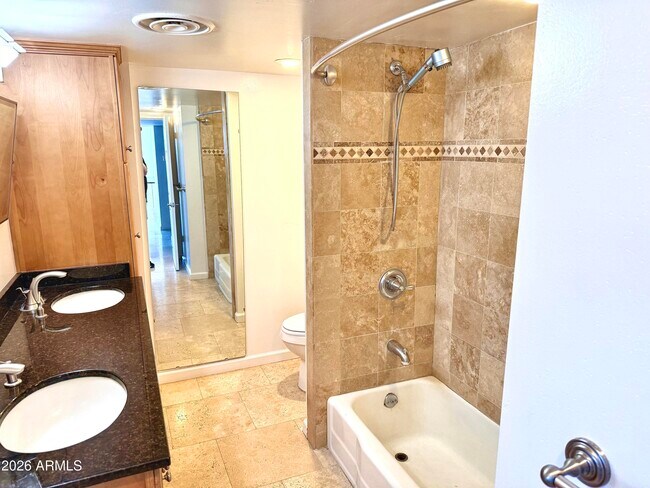 207 W Clarendon Ave Phoenix, AZ 85013 photo 3