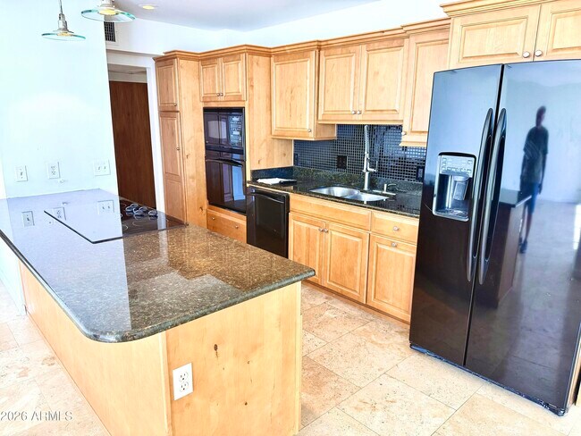 207 W Clarendon Ave Phoenix, AZ 85013 photo 2