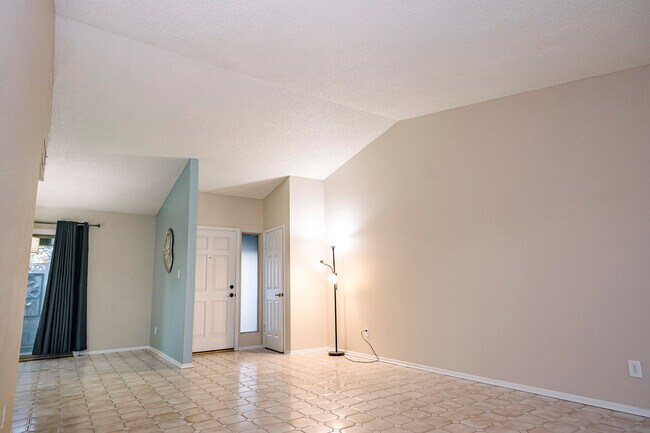 17609 N 45th Ave Glendale, AZ 85308 photo 4