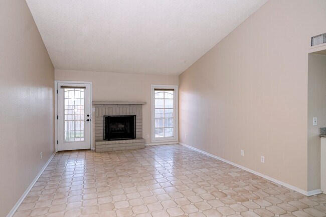 17609 N 45th Ave Glendale, AZ 85308 photo 2